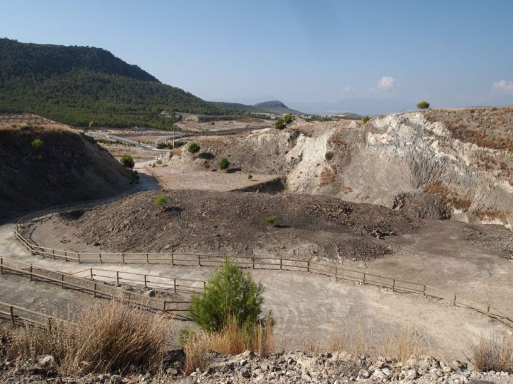 Vista general del yacimiento geológico acondicionado para el turismo